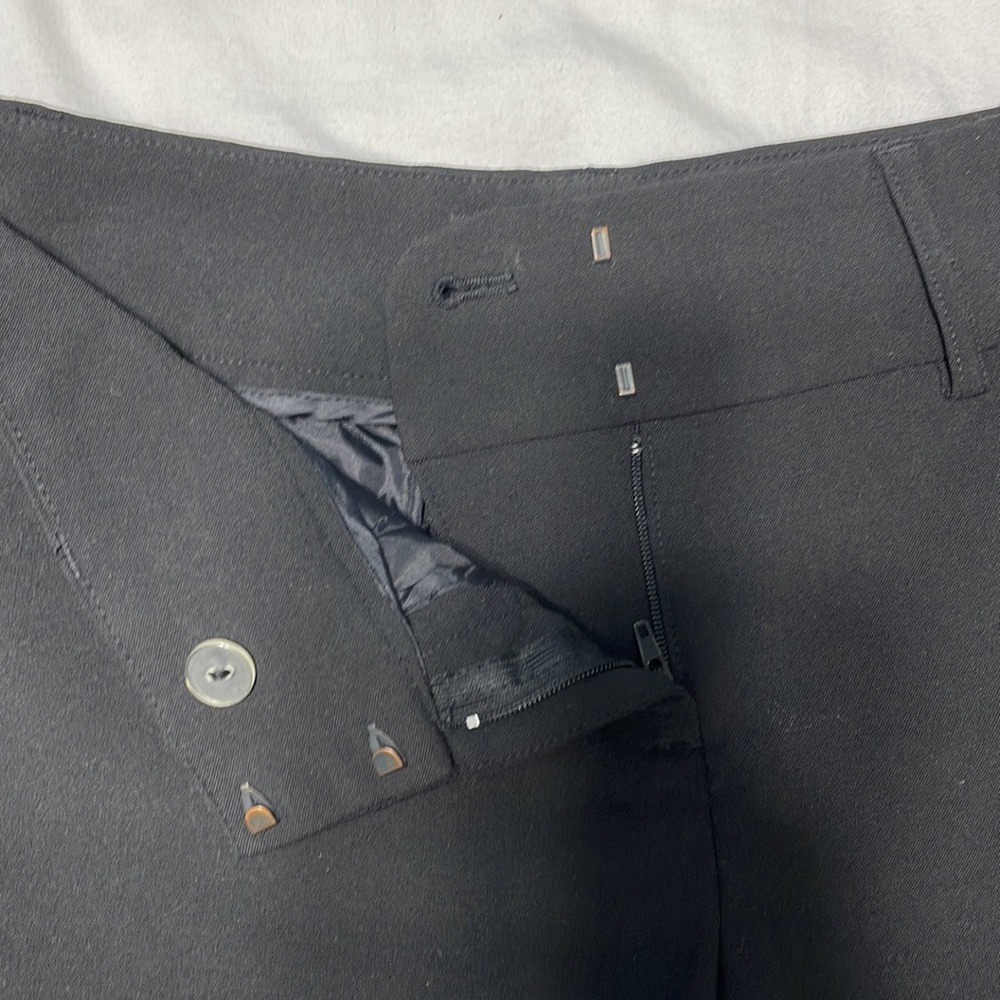 Express Shorts - Picture 2 of 4